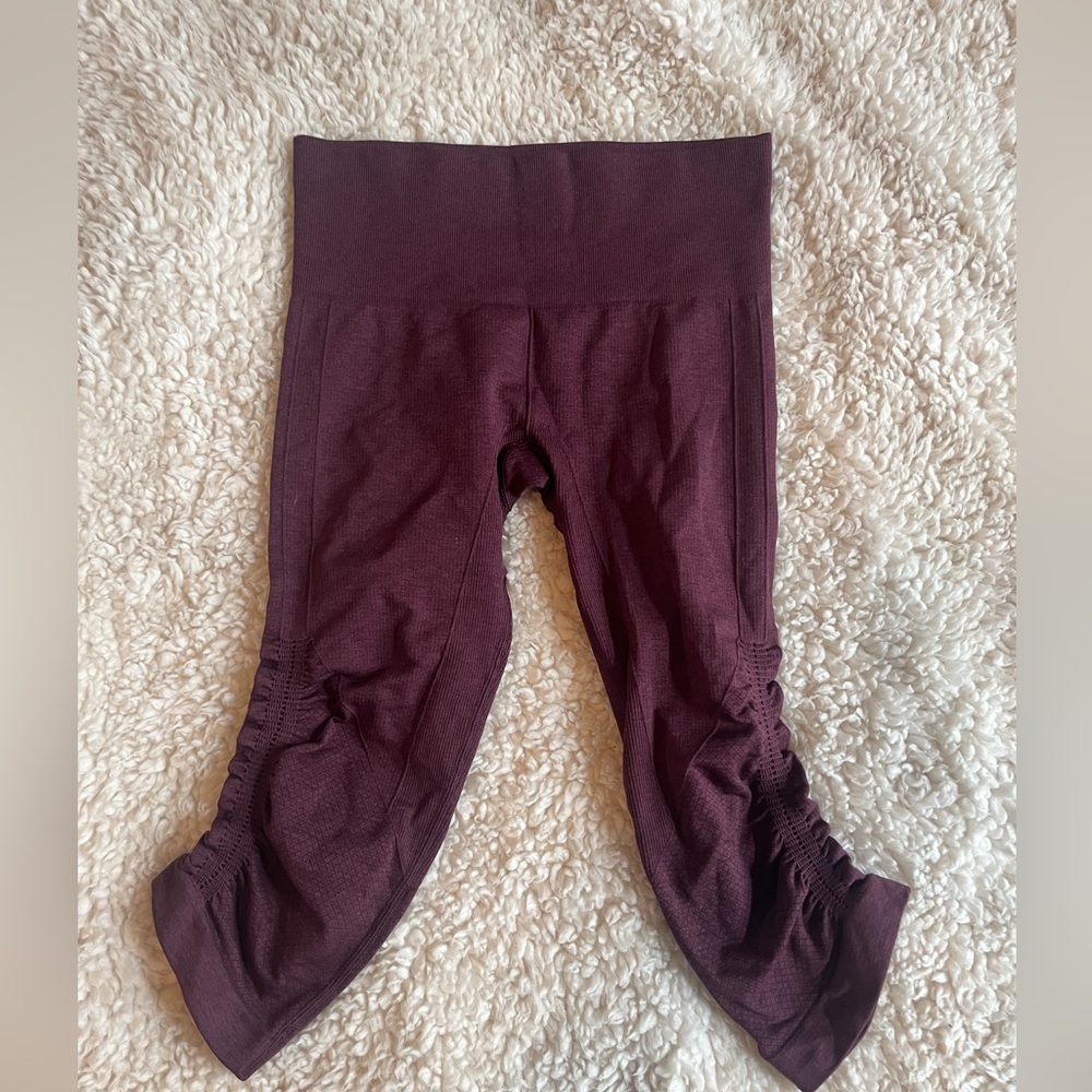 lululemon athletica Women’s Yoga Cropped Leggings - Heather Berry